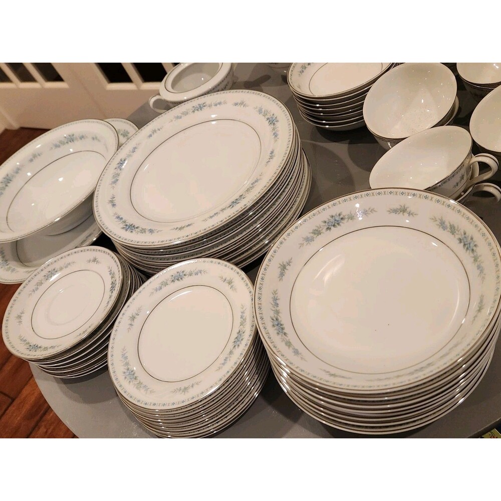 Set Of 56 Rose China Roselawn 3706 Japan. Plates, Bowls, Cups, Platter - Picture 5 of 5